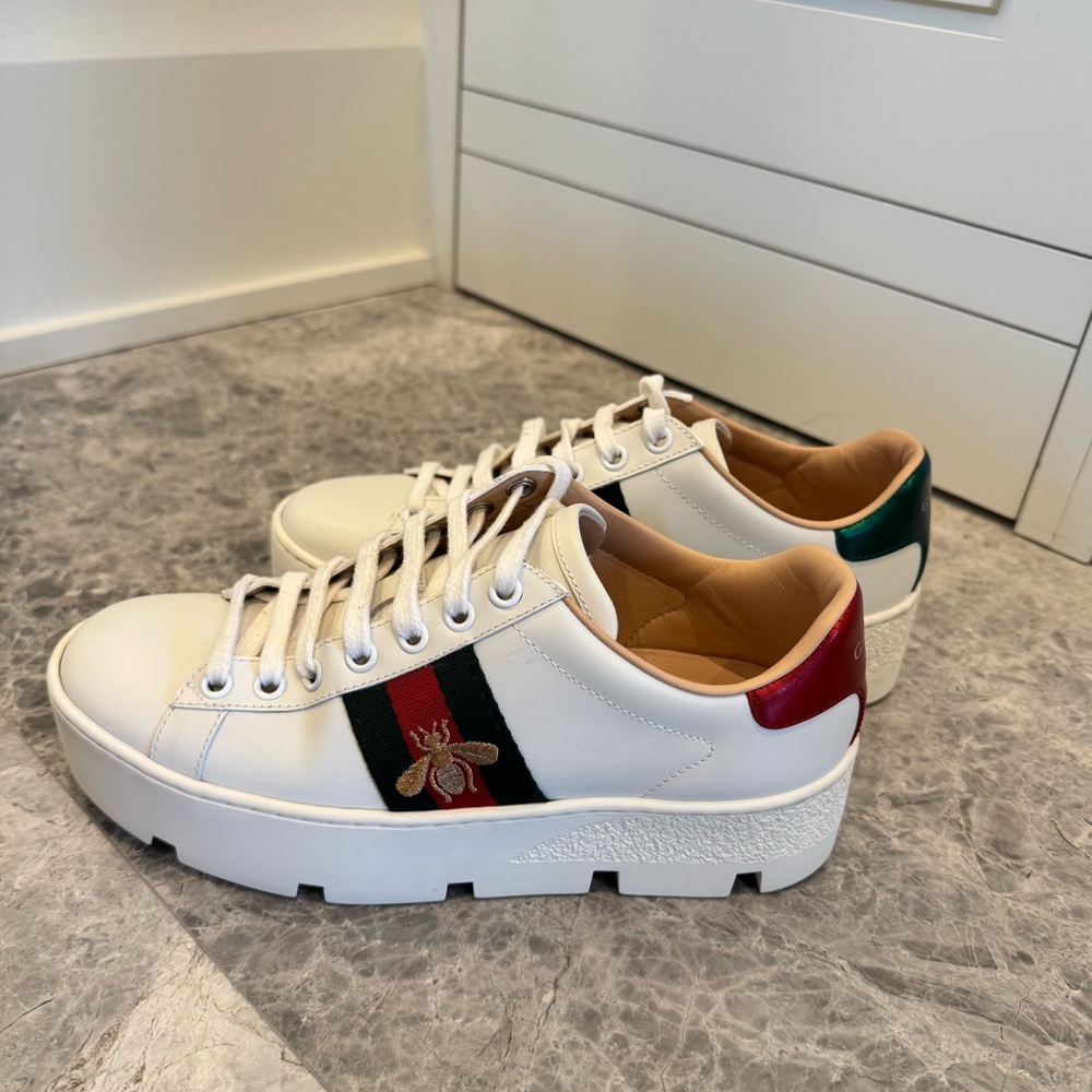 Gucci Ace Bee Sneaker - Picture 2 of 9